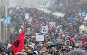 Brutální zásah srbské policie vůči protestům Albánců v oblasti Kosova