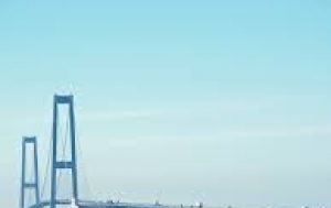 Dánsko dokončilo stavbu nejdelšího visutého mostu v Evropě